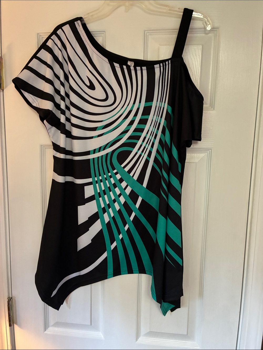 Asymmetrical One-Shoulder Graphic Women’s Top in Black, White & Teal 16 NWOT